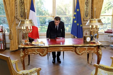 « L’Élysée en Flammes : Le Coup d’État de 2017 et Son Héritage de Cauchemars »